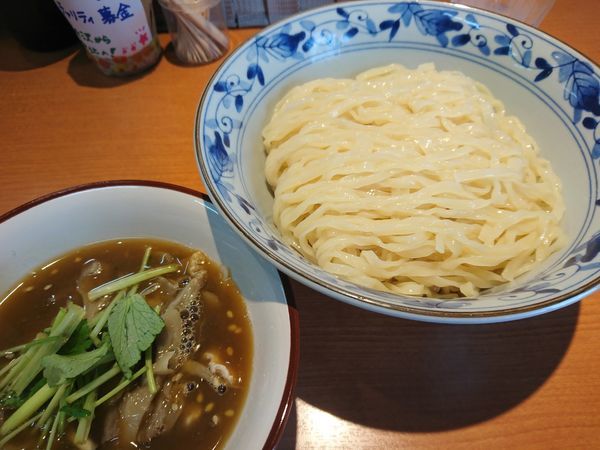 「【限定】舞茸たっぷり肉汁つけ麺～ピロ麺2玉 880円」@㐂九八 ～garage～の写真