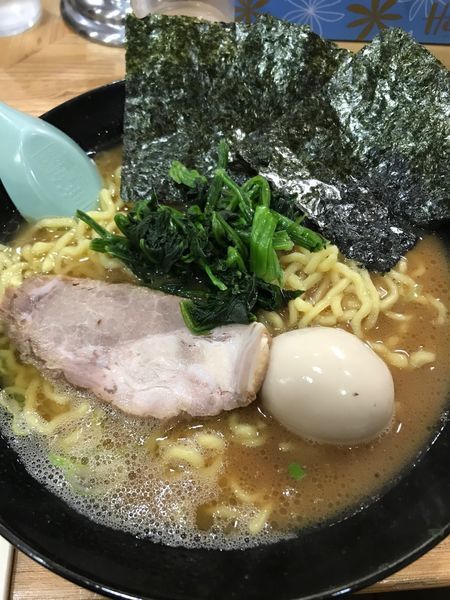 「豚骨醤油ラーメン中盛味玉（麺固め）」@らーめん家 せんだい 横浜駅西口店の写真