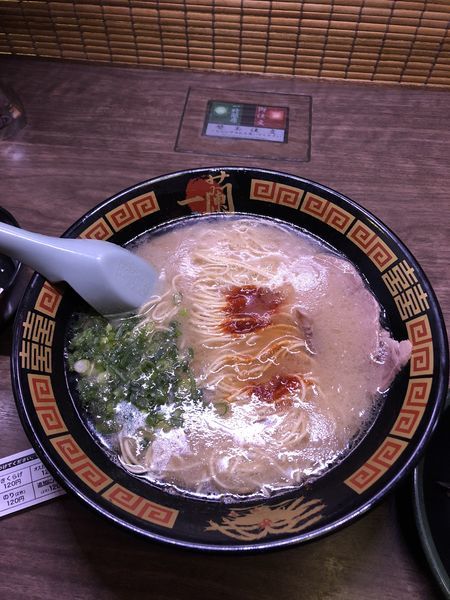 「ラーメン+替玉+きくらげ +半熟塩ゆでたまご」@一蘭 立川店の写真