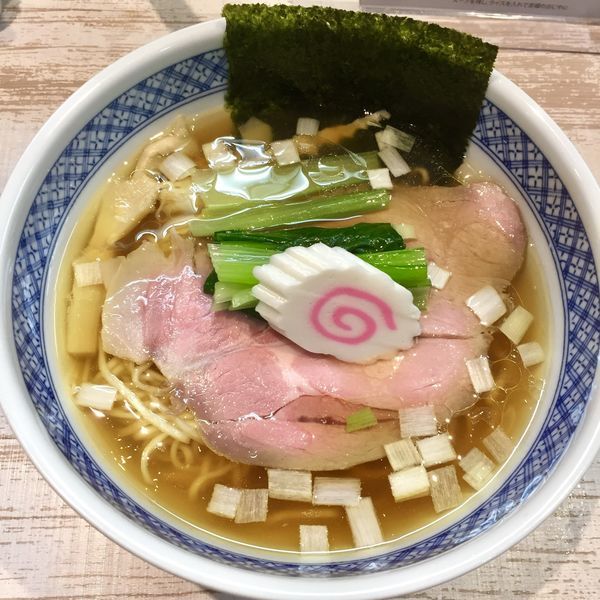 「【気まぐれ限定】羅臼昆布と鮭節の中華そば ￥1000」@中華そば 四つ葉の写真