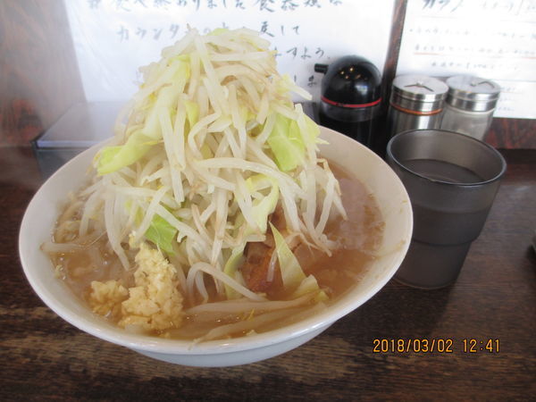 「ラーメン普通　￥800ニンニクヤサイマシ」@麺屋 鳳の写真