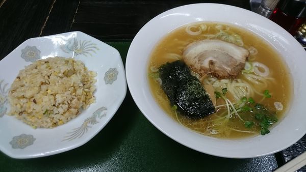 「醤油ラーメン（チャーハンセット）」@一力の写真