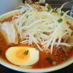 辛みそらーめん 842円