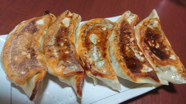 「デカウマ餃子、合盛りチャーシュー、ラーメンに合うミニ海鮮丼」@手打ちラーメン いちいの写真