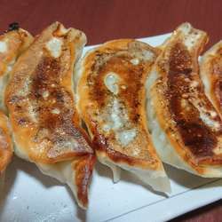 デカウマ餃子、合盛りチャーシュー、ラーメンに合うミニ海鮮丼