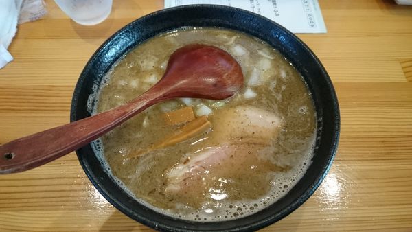 「煮干し塩ラーメン830円【ラーパス限定ラーメン】」@店内製麺 さくらの写真
