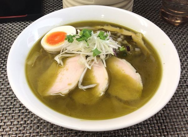 「お茶香る鶏と七福白醤油そば(限定)800円」@麺や 睡蓮の写真