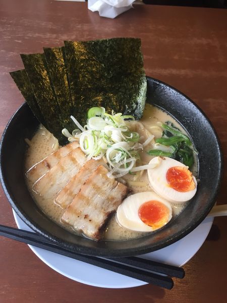 「醤油豚骨」@横濱家系とんこつらーめん 中村家の写真