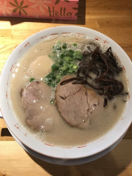 「豚骨らーめん+替玉（¥720+¥120）」@中華そば専門 めんやいただきの写真