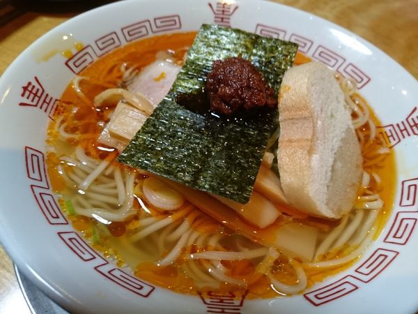 「辛煮干ラーメン 麺屋棣鄂平打ち麺 600円」@四川担担麺長尾 CHILL DININGの写真