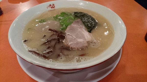 「こってりラーメン 味玉付き　＠６５０円」@博多餃子房 長浜食堂の写真