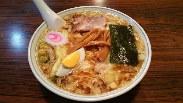 「雲呑麺(背脂)」@中華料理 香雅の写真
