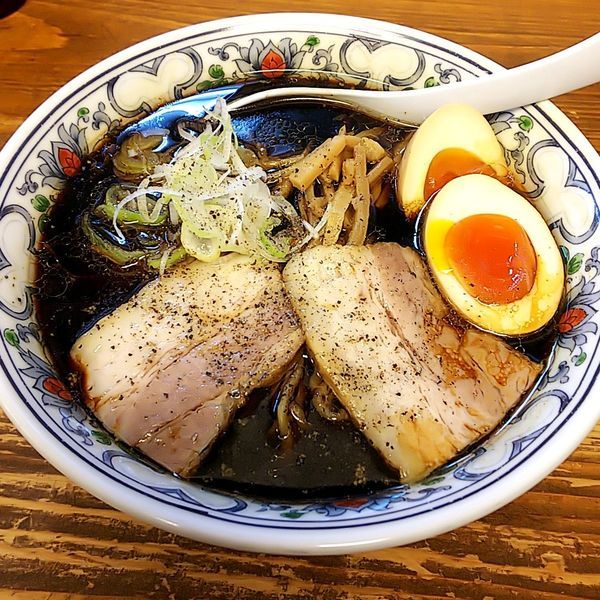 「【限定】豚そばブラック」@くじら食堂の写真