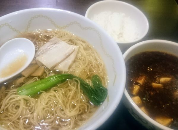 「醬油ラーメン＋麻婆豆腐＋ライス無料」@カンフーキッチン 神田店の写真