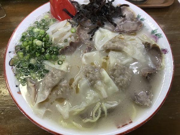 「九州ラーメン チャーシューワンタンメン」@九州ラーメン 友理 本店の写真