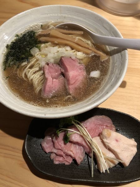 「煮干らぁ麺+チャーシューハーフ＋味付き替え玉(生卵付)」@麺屋 さくら井の写真