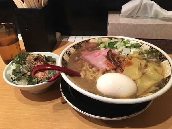「すごい煮干しラーメン＋味玉＋お茶漬け」@すごい煮干ラーメン凪 新宿ゴールデン街店 別館の写真