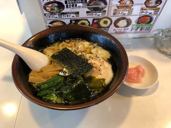 「ワンタン麺   800円」@手もみらぁめん 十八番の写真