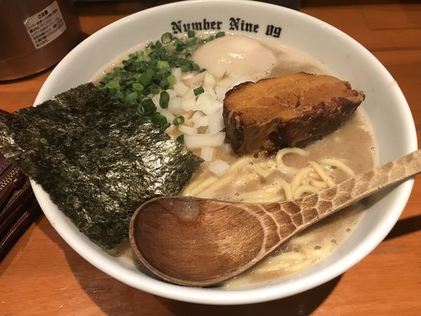 「濃厚らーめん大盛り＋味玉」@麺Dining Number Nine 09の写真