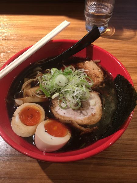 「富山ブラック味玉ラーメン」@麺家いろは CiC店の写真