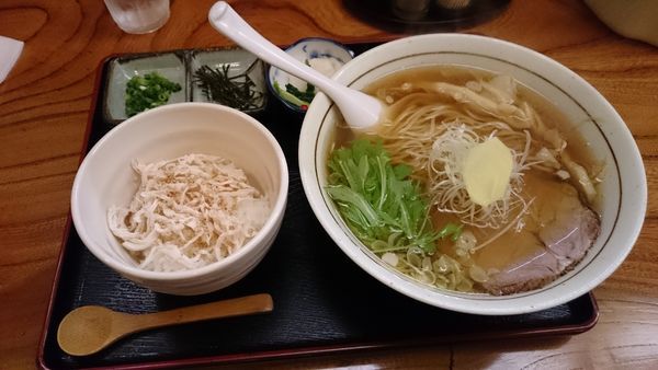 「醤油ラーメン+鶏飯(けいはん)セット830円」@麺屋一里の写真