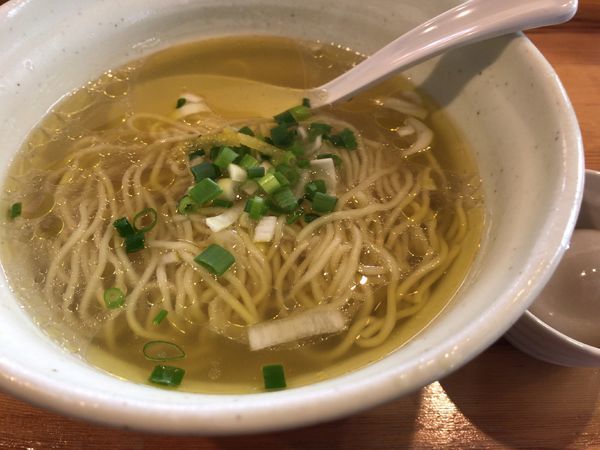 「鶏淡麗らーめん（しお素らーめん）550円＋味玉100円」@麺堂HOMEの写真