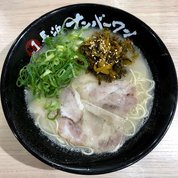 「辛子高菜ラーメン (750円)」@長浜ナンバーワン 松山店の写真