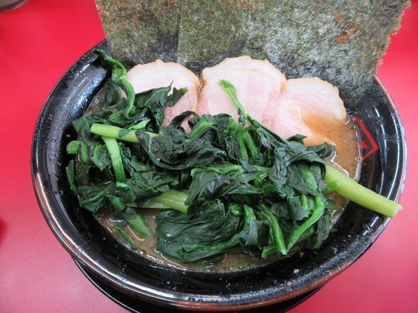 「チャーシュー麺３枚（７８０円）＋中盛＋青菜」@家系ラーメン 王道家の写真