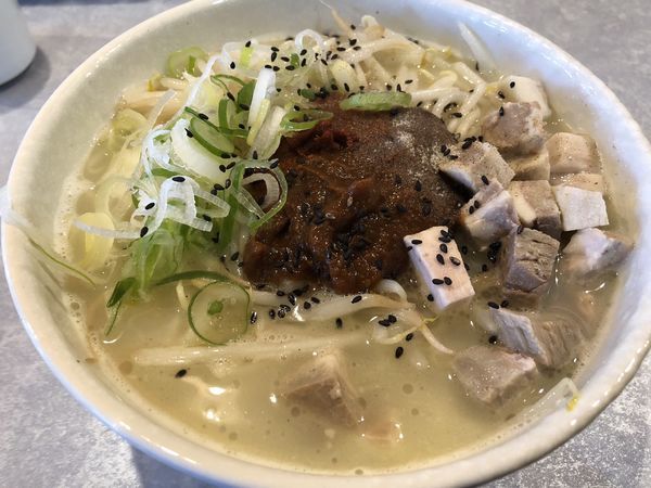 「辛味噌白湯　小辛　￥８００」@濃厚白湯らーめん3の写真