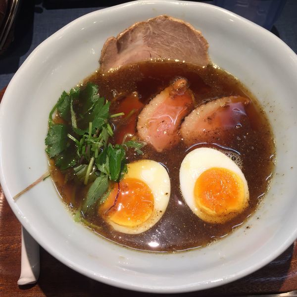 「にほんいち醤油そば 麺少なめ」@麺巧 潮の写真