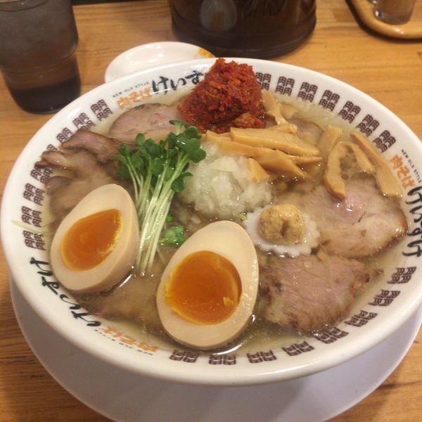 「肉そば塩味玉入り 辛味玉」@肉そば けいすけ 富里店の写真