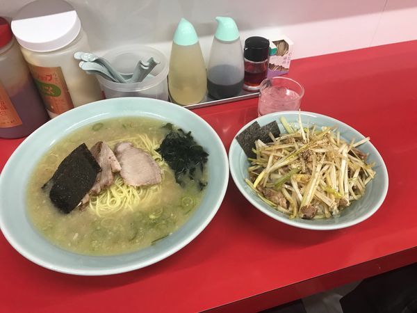 「ラーメン中盛りとネギ丼」@ラーメンショップ 厚木岡田店の写真