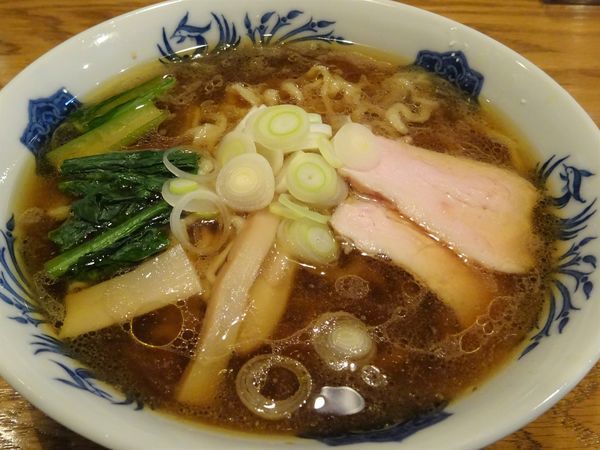 「自家製ラーメン　　900円」@をかしやそばの写真