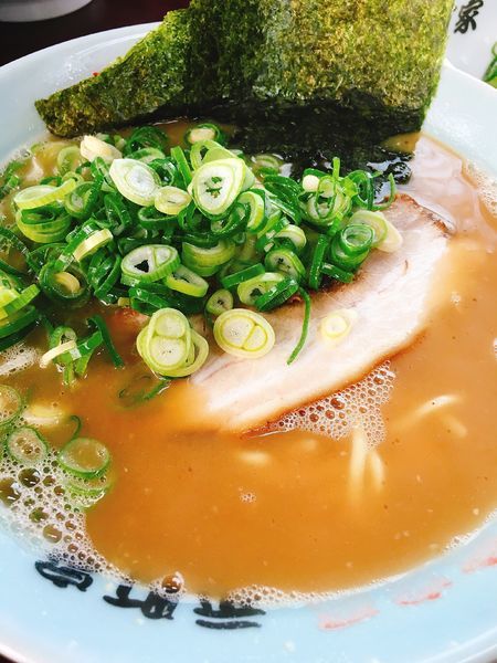 「ラーメン中 九条ネギ」@横浜家系元町家の写真