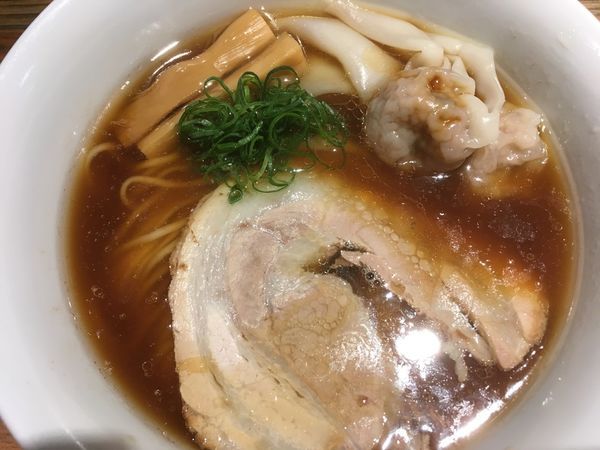 「純粋金華豚ワンタンそば醤油 1050円」@松戸中華そば 富田食堂の写真