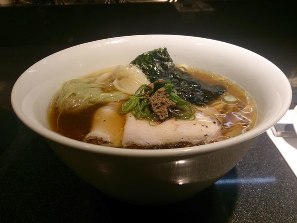 「ワンタン醤油Soba」@Japanese Soba Noodles 蔦の写真