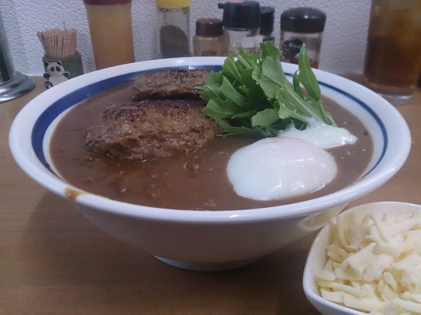 「100%和牛ハンバーグ乗せてカレーぶっかけ B+チーズ」@MENYA 食い味の道有楽の写真