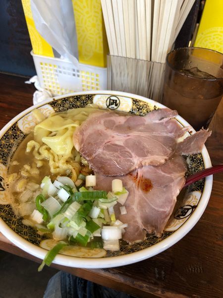 「すごい煮干ラーメン＋チャーシュー1枚追加（100円）」@すごい煮干ラーメン凪 渋谷東口店の写真