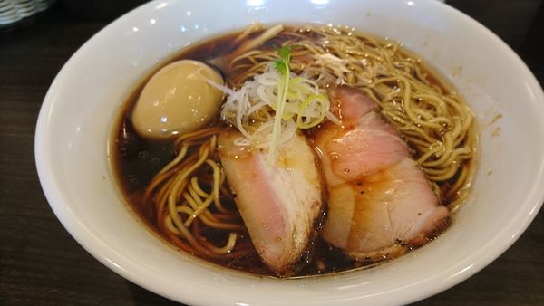 「醤油ラーメン、味たま、替玉」@かしわぎの写真