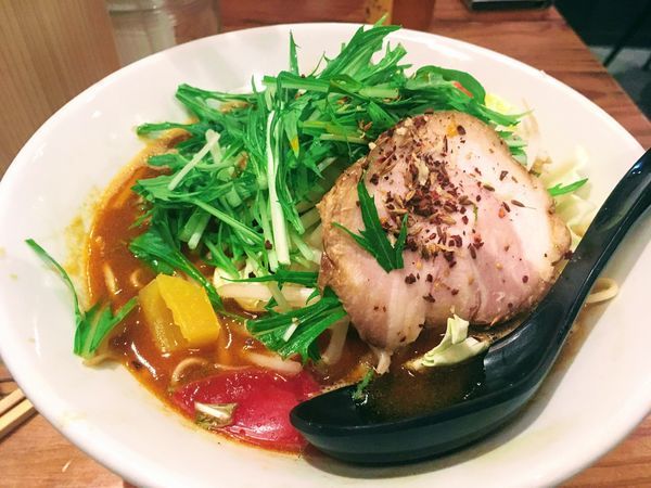 「スパイストンコツソバ 辛口」@ソラノイロ トンコツ&キノコの写真