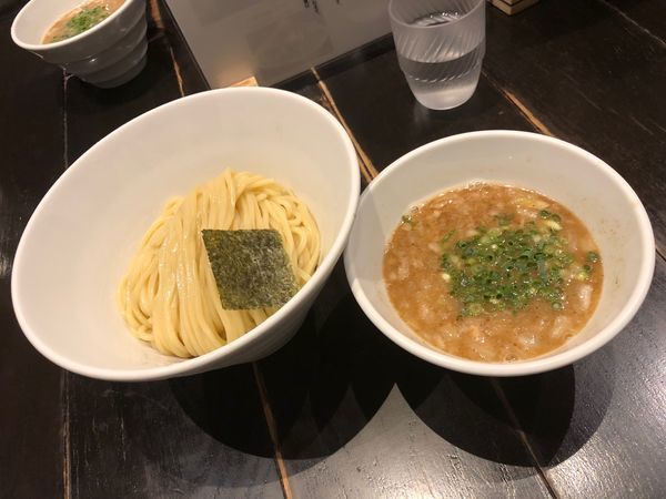 「浸け豚そば 並盛り」@俺の空 新宿店の写真
