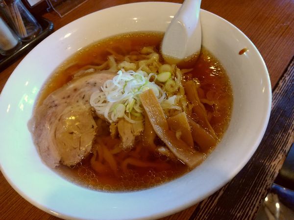 「Ｂランチ(醤油らーめん(並盛)＋半チャーシュー丼800円」@手打ちらーめん はやぶさの写真