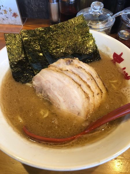 「チャーシュー麺中盛1030円、硬め濃いめ」@ラーメン大桜 今宿店の写真