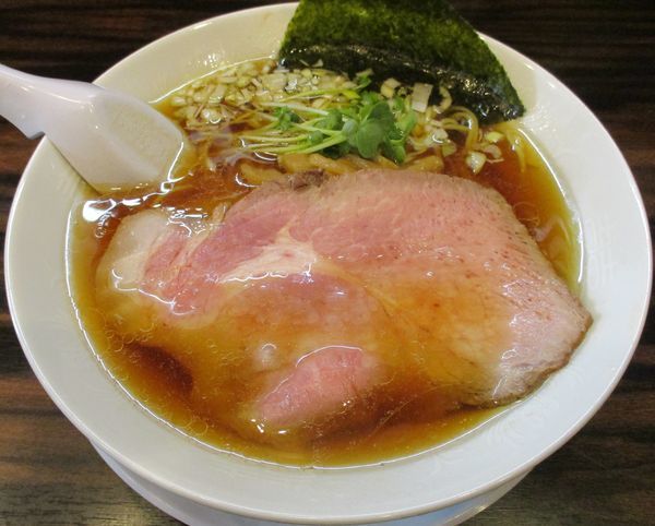 「醤油ラーメン（細麺）700円」@稲荷屋の写真