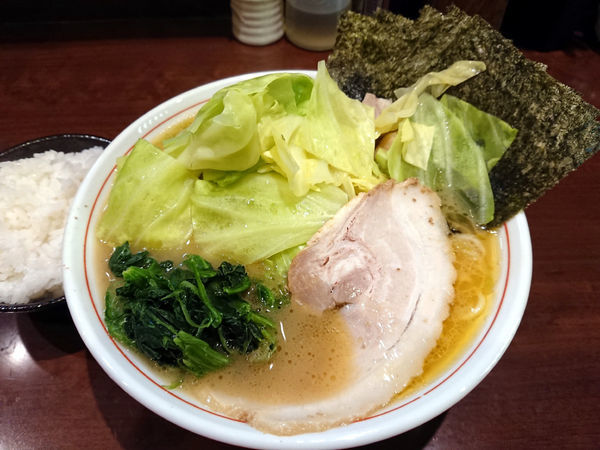 「らーめん(ばら肉)＋キャベツ」@らーめん飛粋の写真