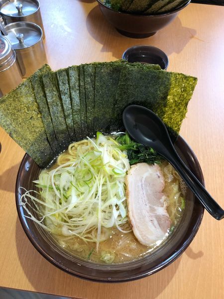 「ラーメン中白髪ねぎ海苔」@横浜家系ラーメン 銀家 大和店の写真