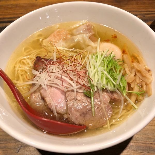 「香彩鶏だし塩らーめん」@麺屋 翔 西新宿本店の写真