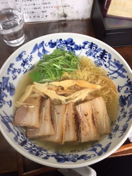 「炙りチャーシューのせ麵　1000円」@塩らーめんあいうえおの写真