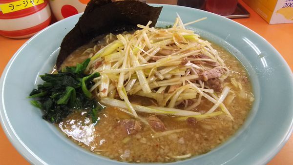 「ネギ味噌ラーメン (ｶﾀﾒ)￥800」@ラーメンショップ 成瀬が丘店の写真
