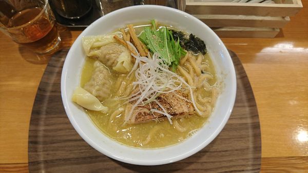 「塩ワンタン麺930」@家族のらーめん食堂 はないち 春日町店の写真